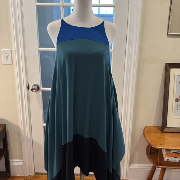 Sugarlips Blue and Green Colorblock Dress - Picture 2 of 8